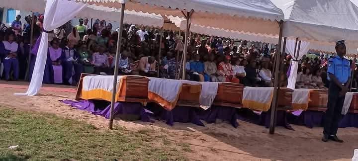 Côte d’Ivoire : les 12 enfants morts lors d’un naufrage à Tiaha inhumés ce samedi